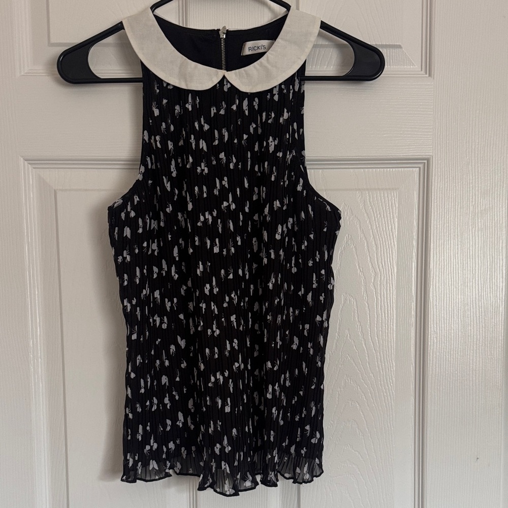 Ricki's Black Pleated Sleeveless Top with White Peter Pan Collar
